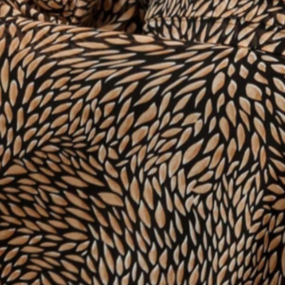 Saints + Secrets/Selfie Leslie Broadway balloon dress. - Picture 3 of 8